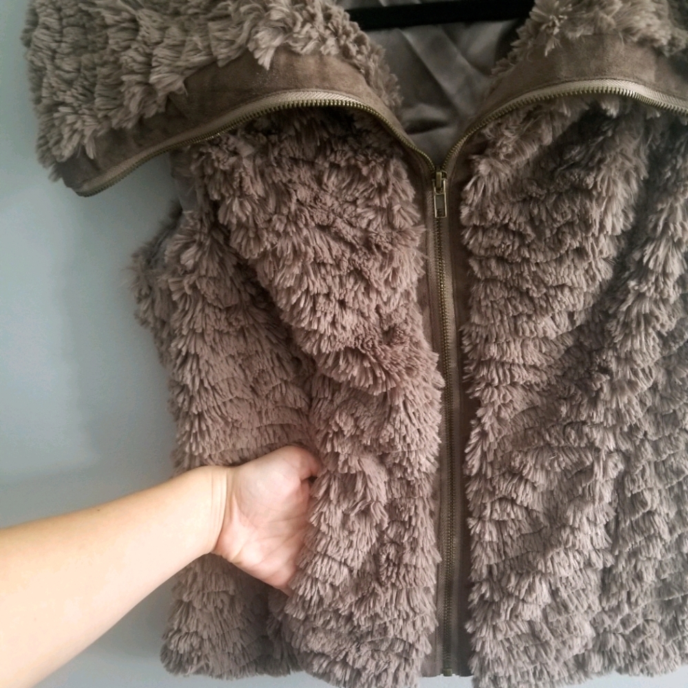 Taupe Faux Fur Vest with Front Pockets - Picture 2 of 4